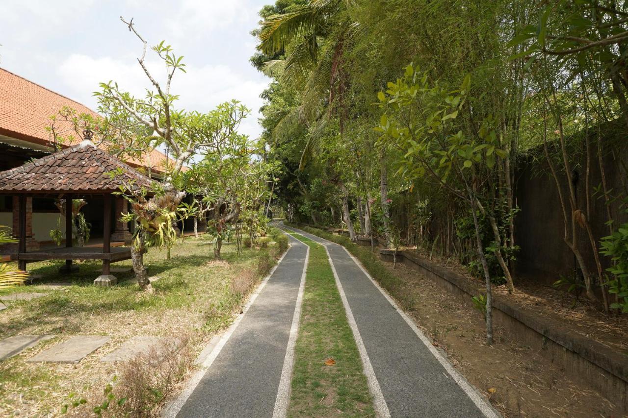 Hôtel Oyo 1840 Kubu Ubud Extérieur photo